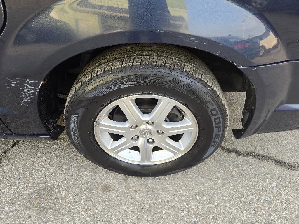 Used 2008 Chrysler Town & Country Touring image 21