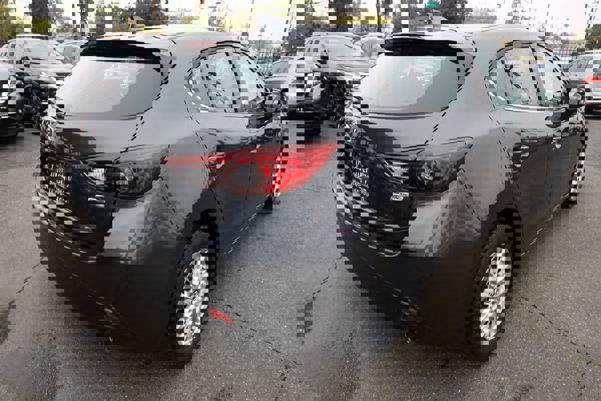 Used 2016 MAZDA MAZDA3 i Grand Touring image 4