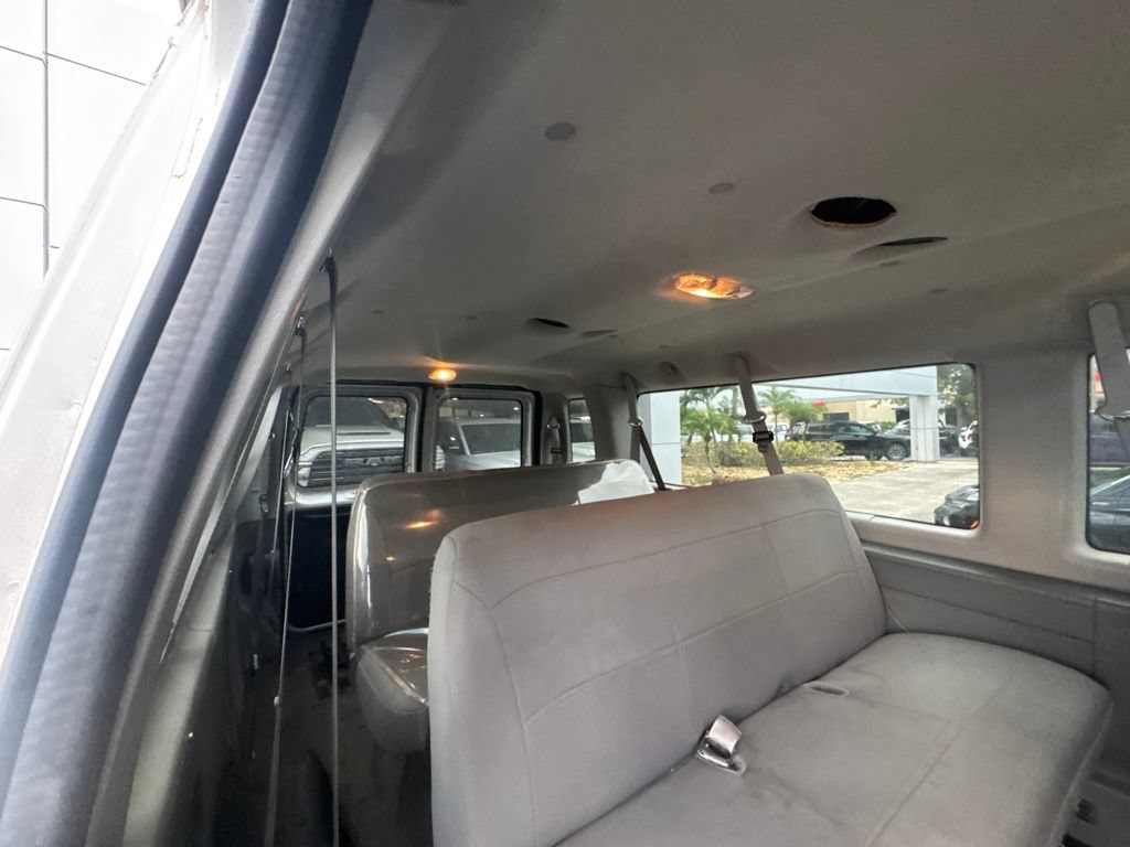Used 2006 Ford E-350 and Econoline 350 XLT RWD image 32