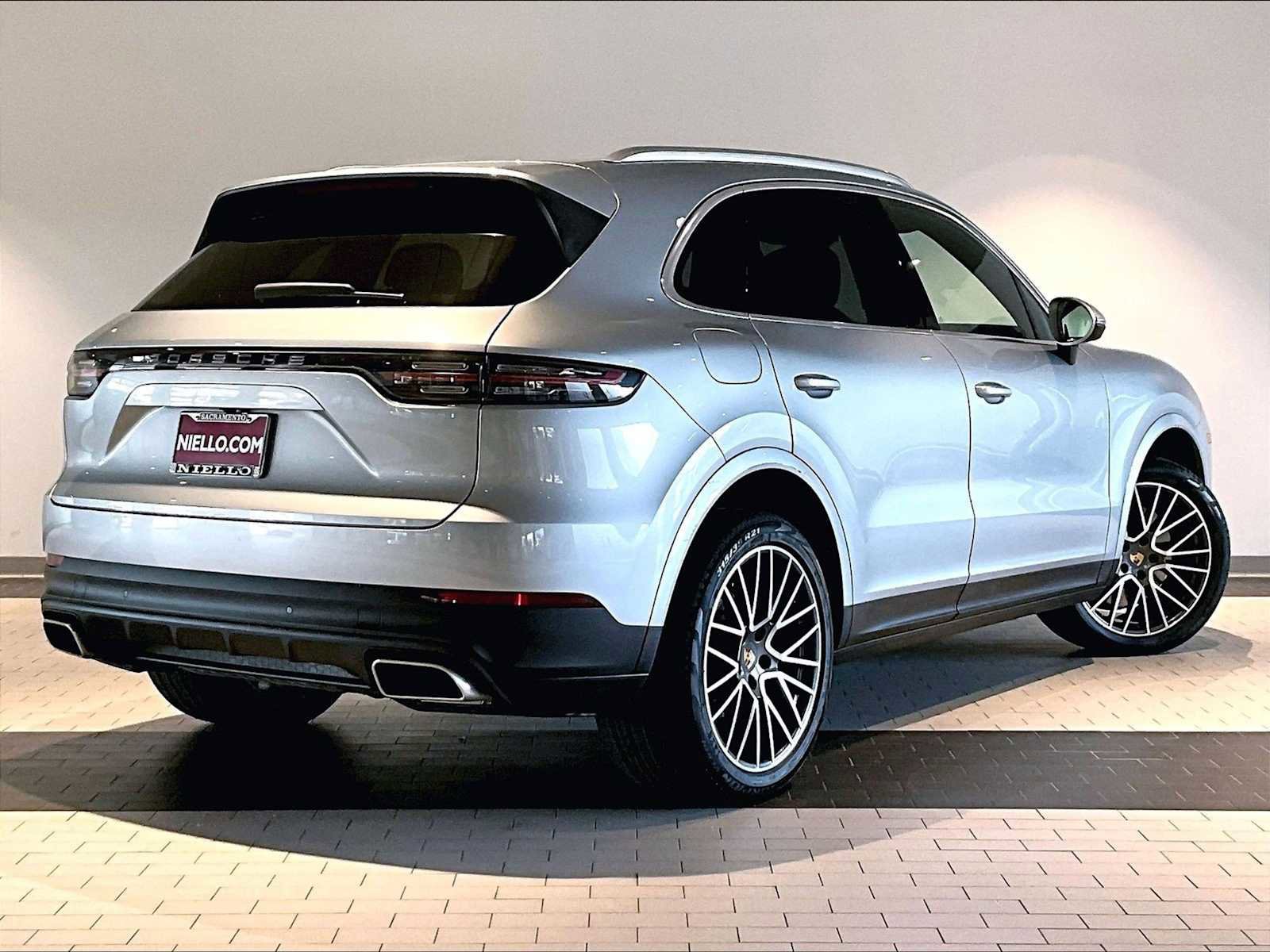 Used 2023 Porsche Cayenne image 10