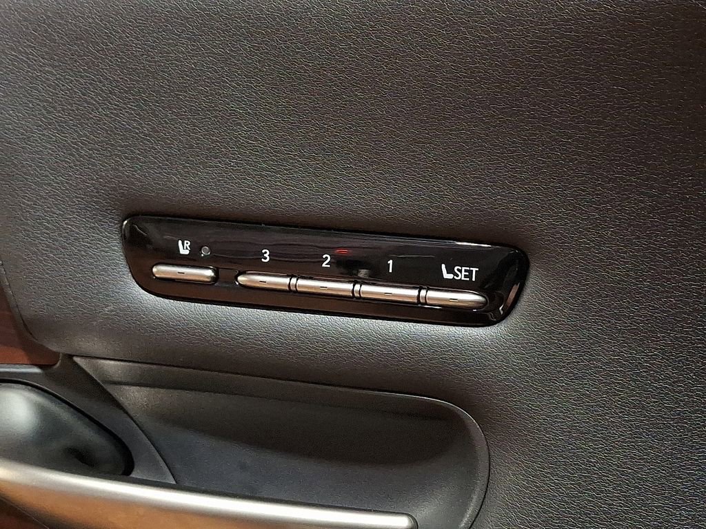 Used 2018 Lexus LS 500h 500h Base image 21