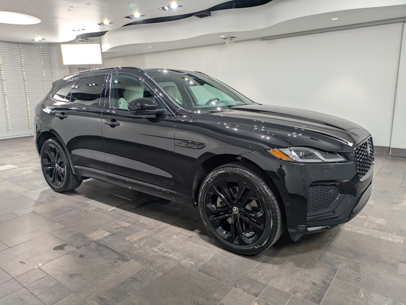 New 2026 Jaguar F-PACE R-Dynamic S image 28