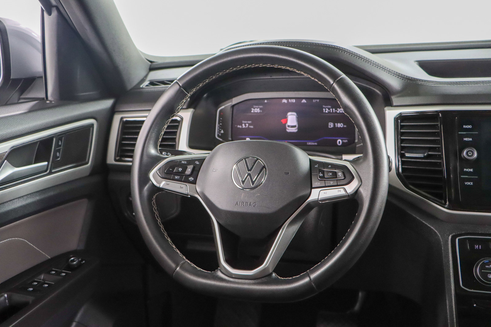 Used 2022 Volkswagen Atlas Cross Sport SE image 12