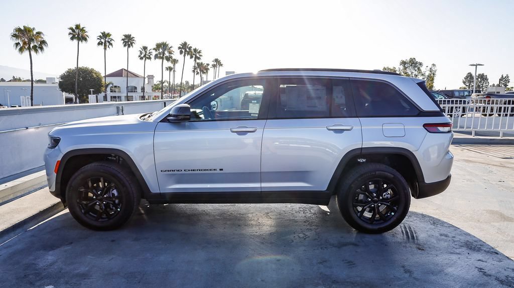 New 2026 Jeep Grand Cherokee Altitude RWD image 14