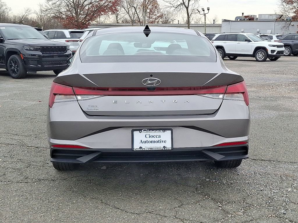Used 2023 Hyundai Elantra SEL w/ Convenience Package image 8