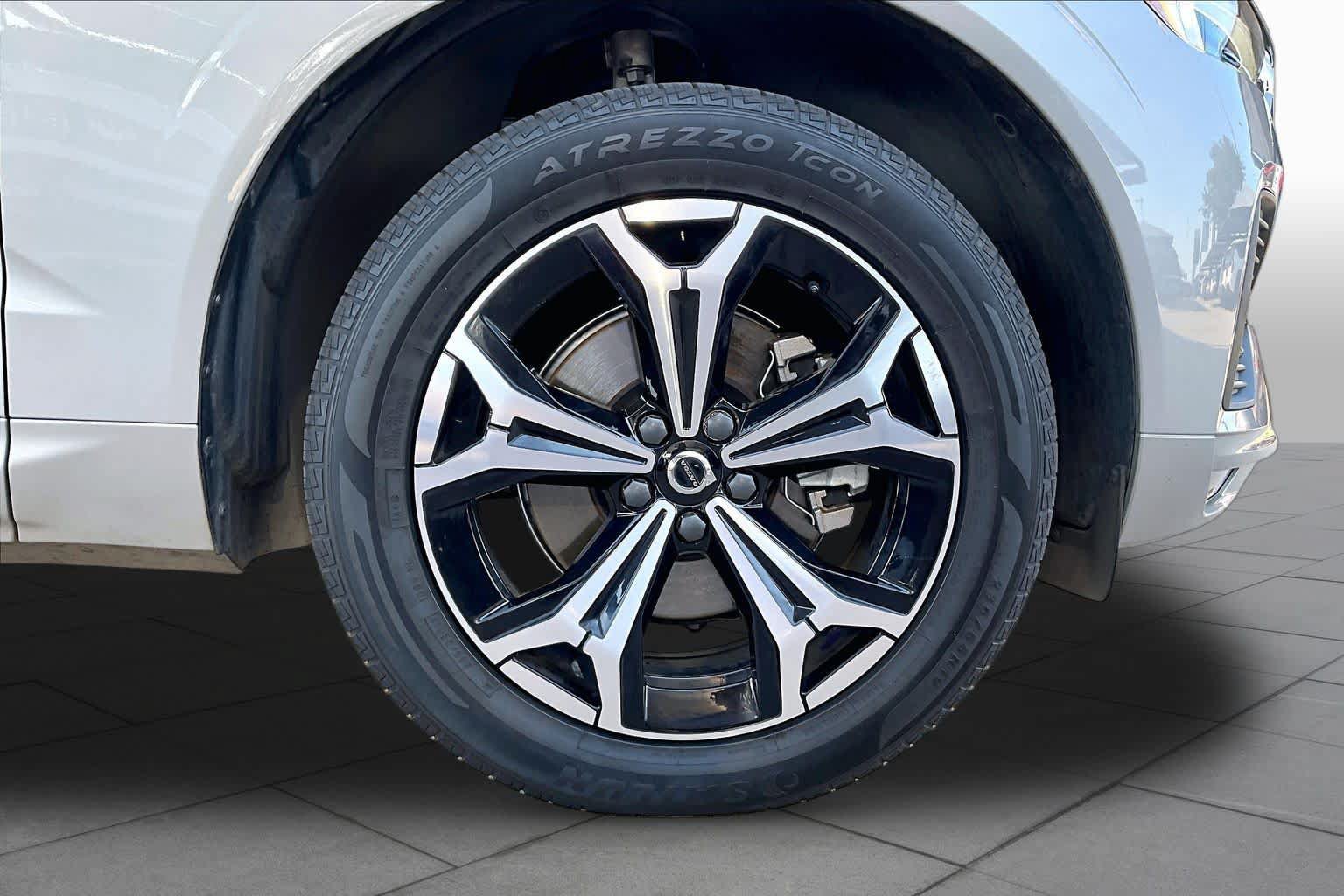 Used 2022 Volvo XC60 B5 Momentum w/ Protection Package Premier AWD/4WD image 10