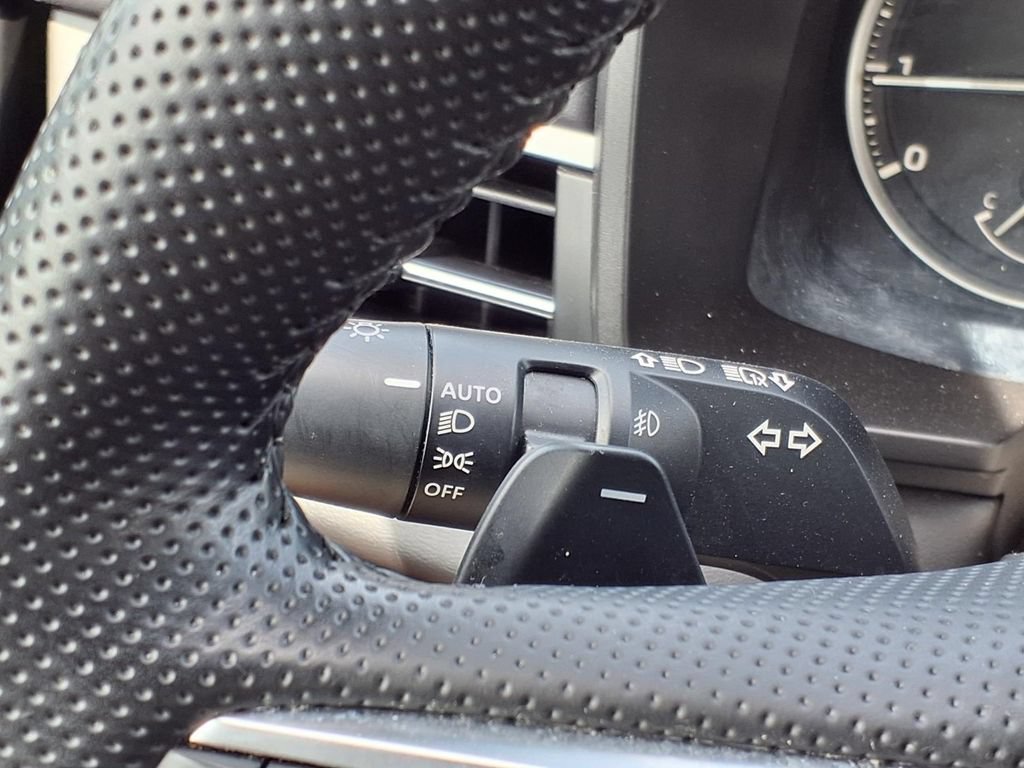 Used 2025 Mitsubishi Outlander SE AWD/4WD image 17