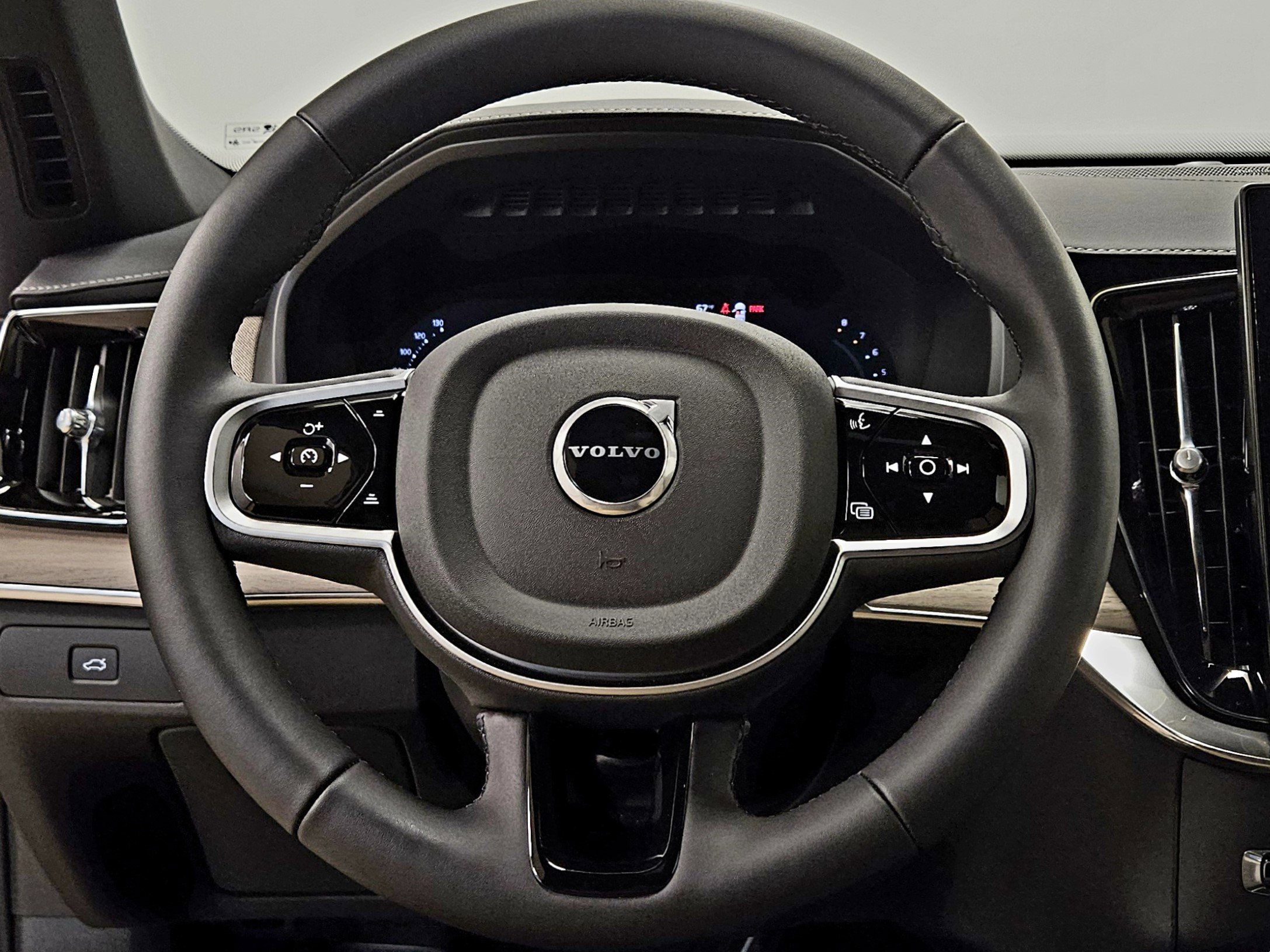 New 2026 Volvo XC90 B6 Ultra w/ Protection Package image 46