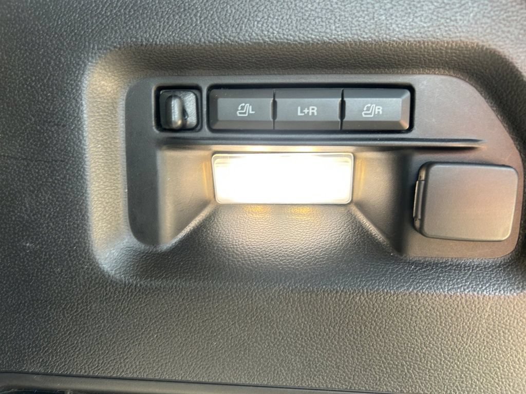 Used 2023 Ford Explorer Limited w/ Equipment Group 301A RWD image 31