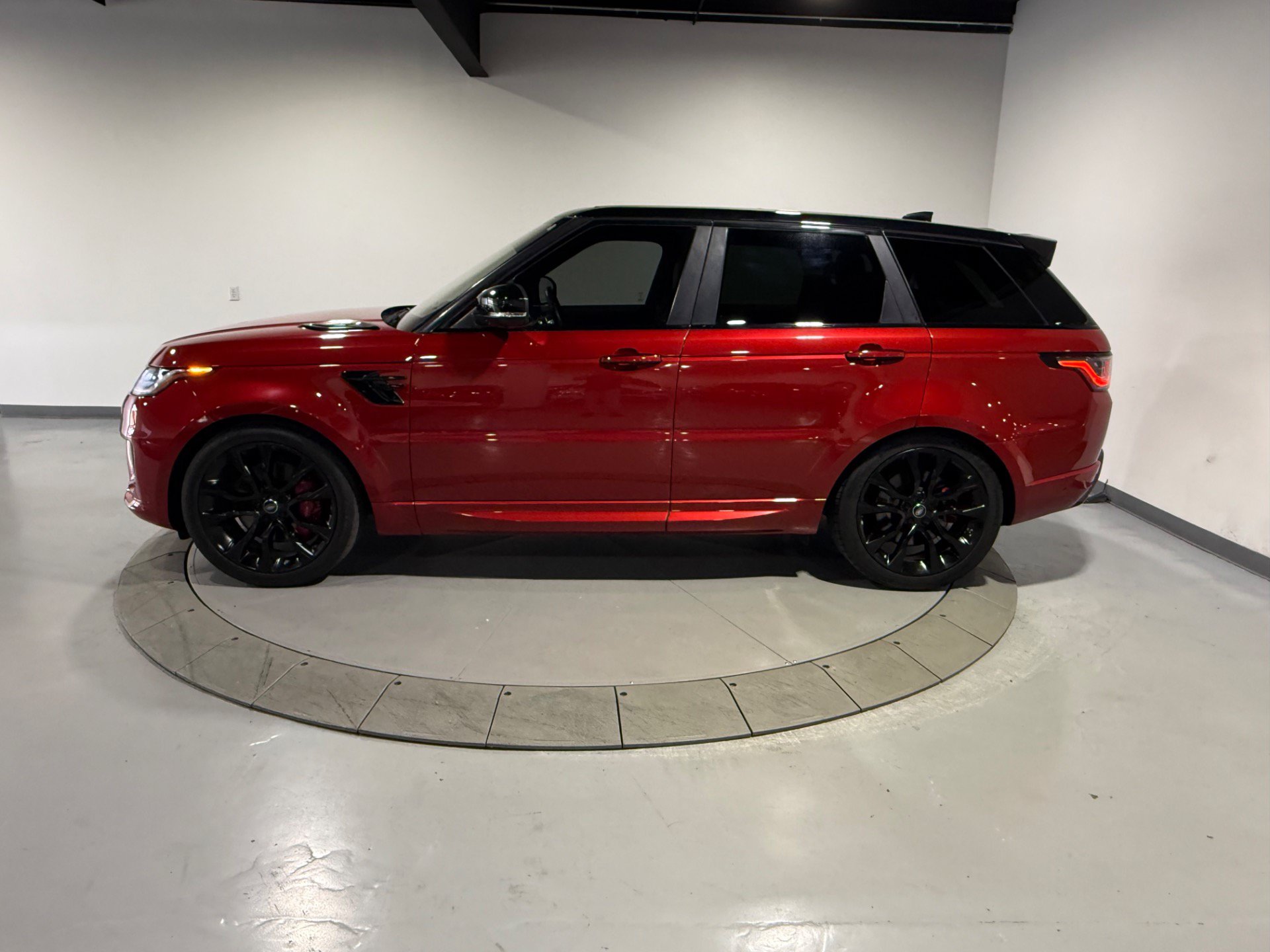 Used 2021 Land Rover Range Rover Sport HST AWD/4WD image 11