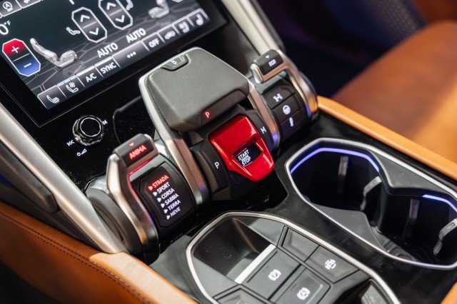 Used 2022 Lamborghini Urus AWD/4WD image 16