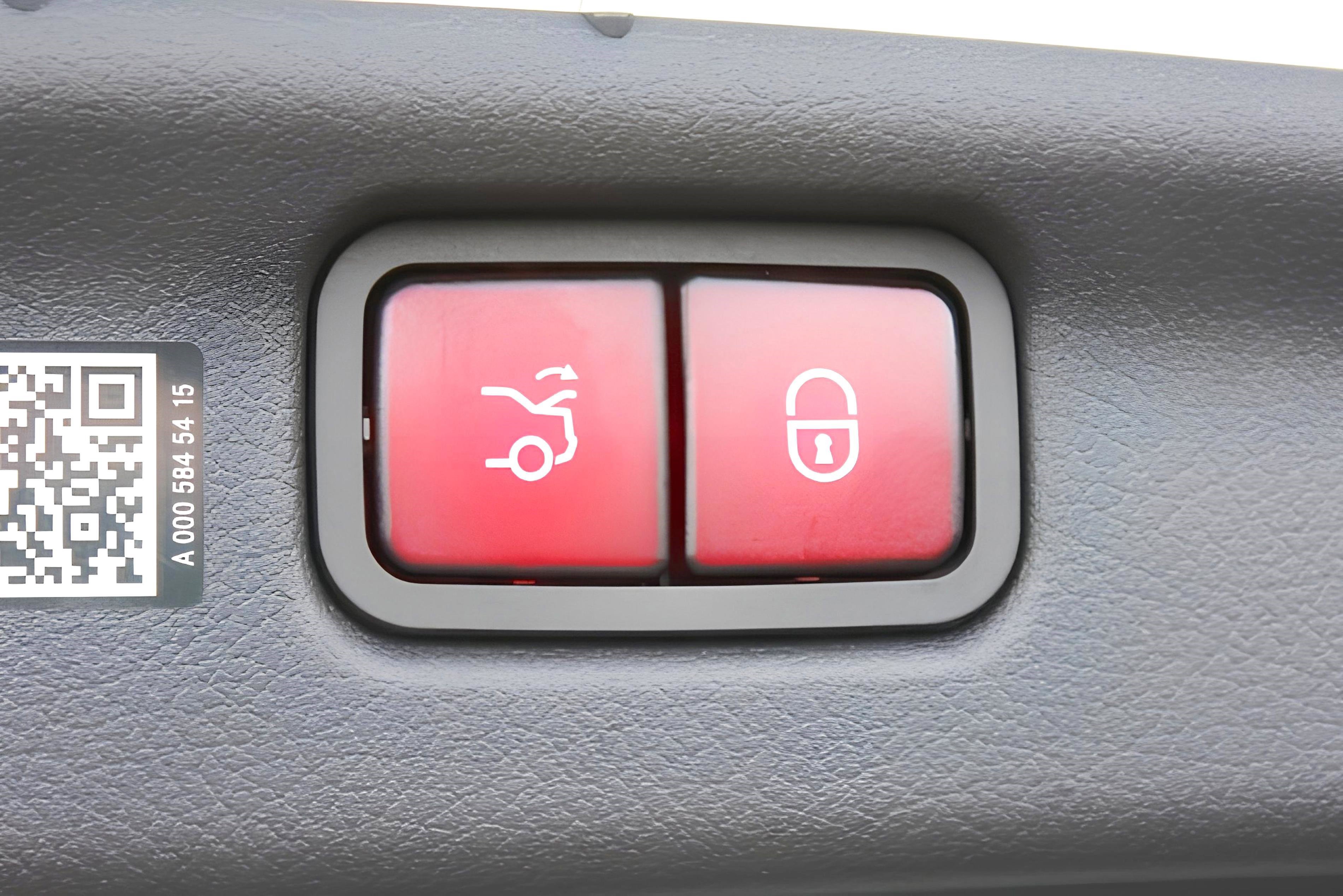 Used 2024 Mercedes-Benz C 300 Sedan image 15