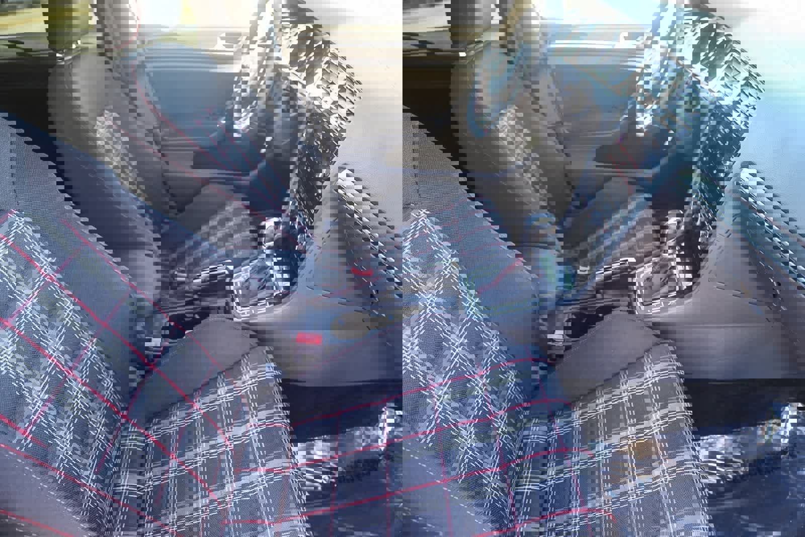 Used 2018 Volkswagen GTI SE image 4