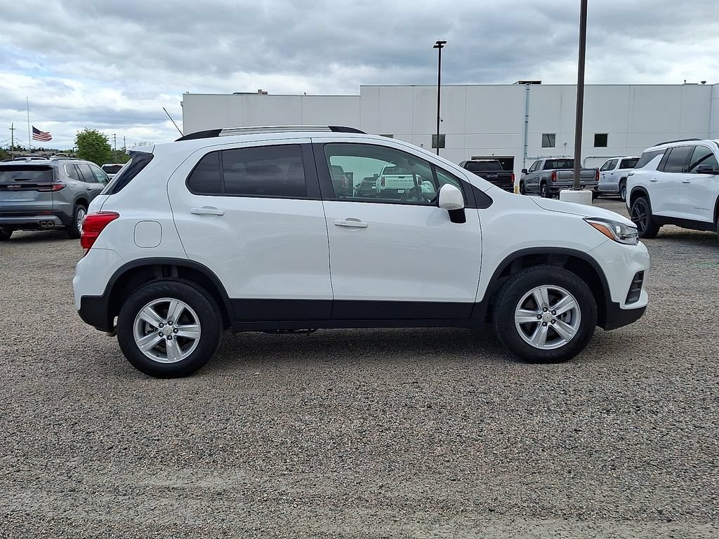 Used 2022 Chevrolet Trax LT w/ LT Convenience Package AWD/4WD image 10