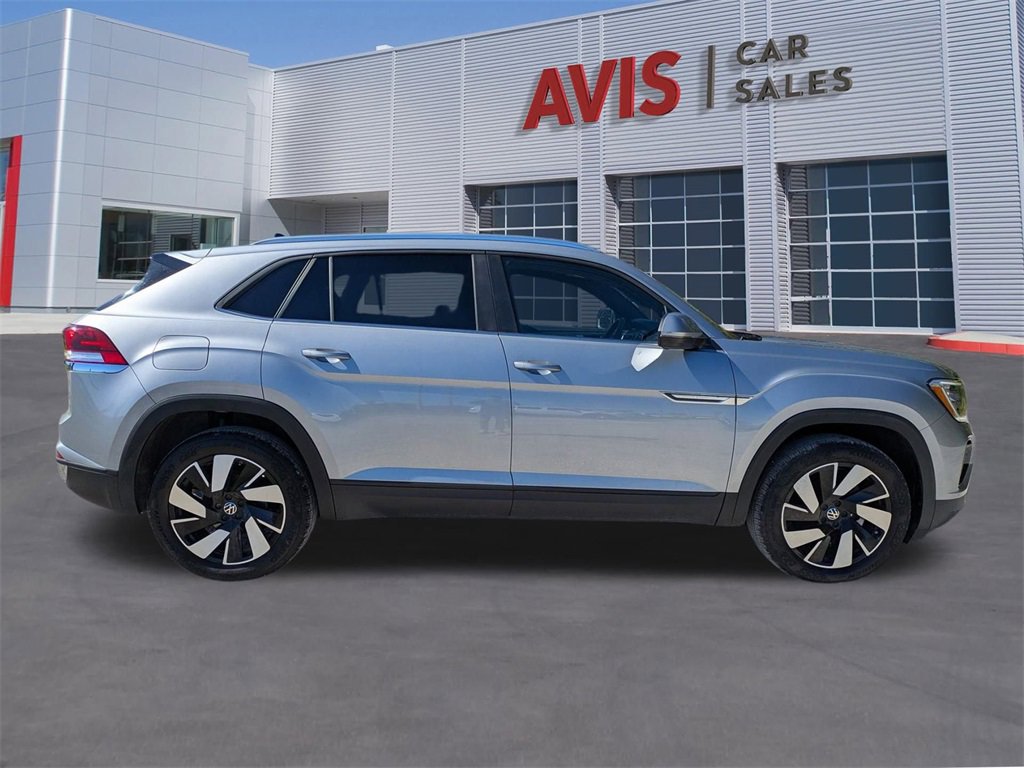 Used 2025 Volkswagen Atlas Cross Sport SE image 5