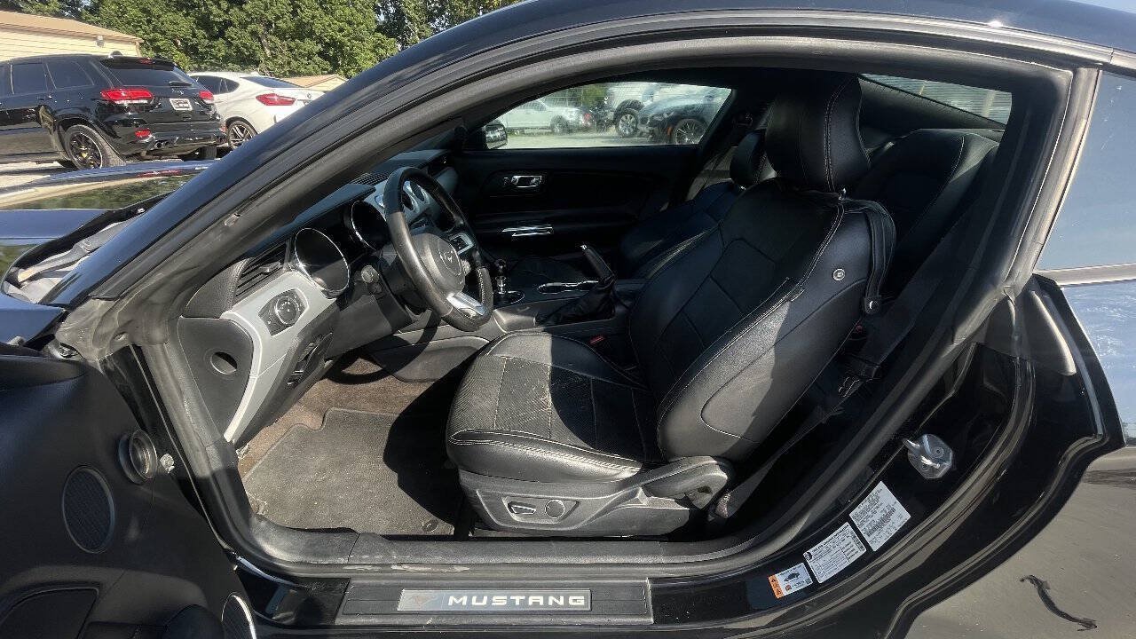 Used 2016 Ford Mustang GT Premium w/ Black Accent Package RWD image 11