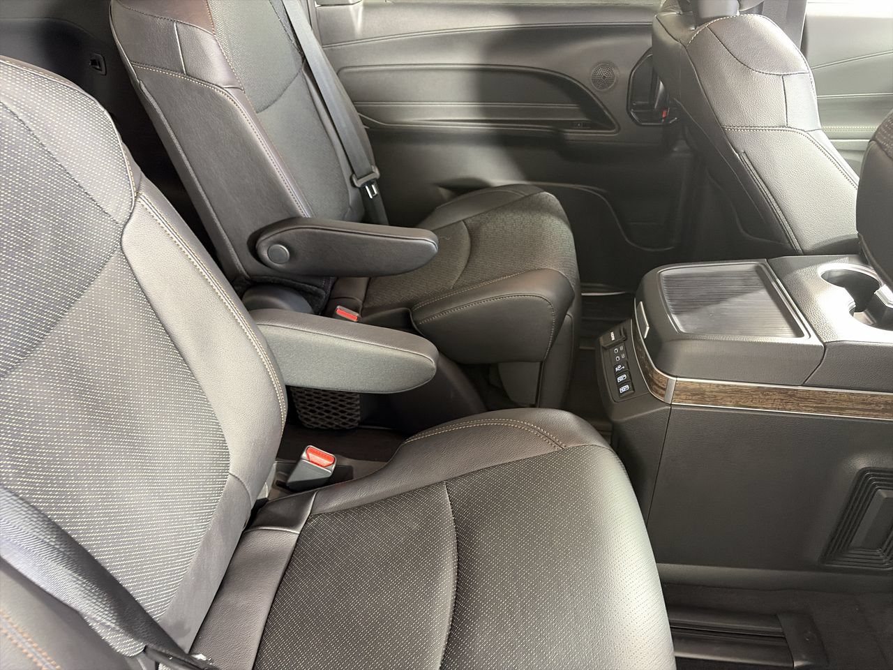 New 2026 Toyota Sienna Platinum AWD/4WD image 23