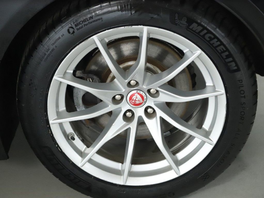 Certified 2021 Jaguar F-TYPE Convertible RWD image 33