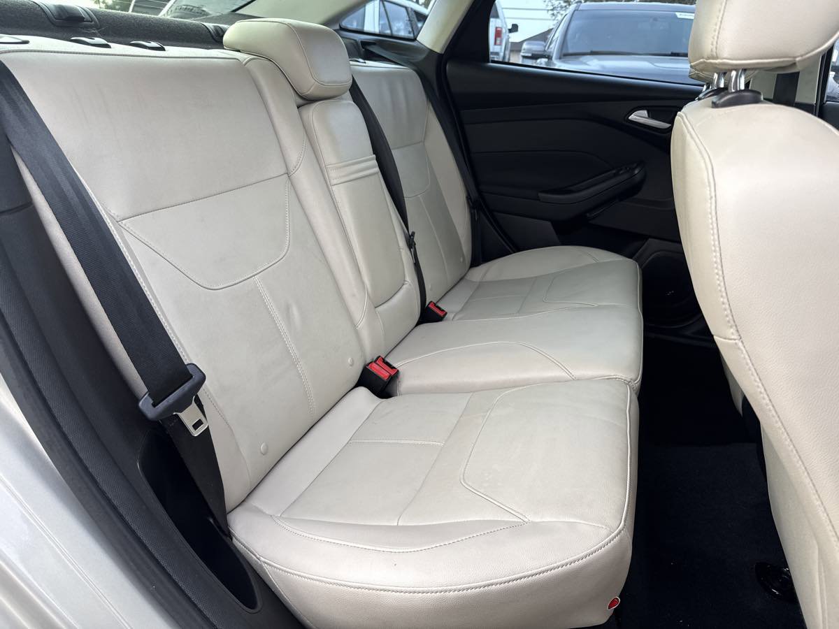 Used 2015 Ford Focus Titanium image 19