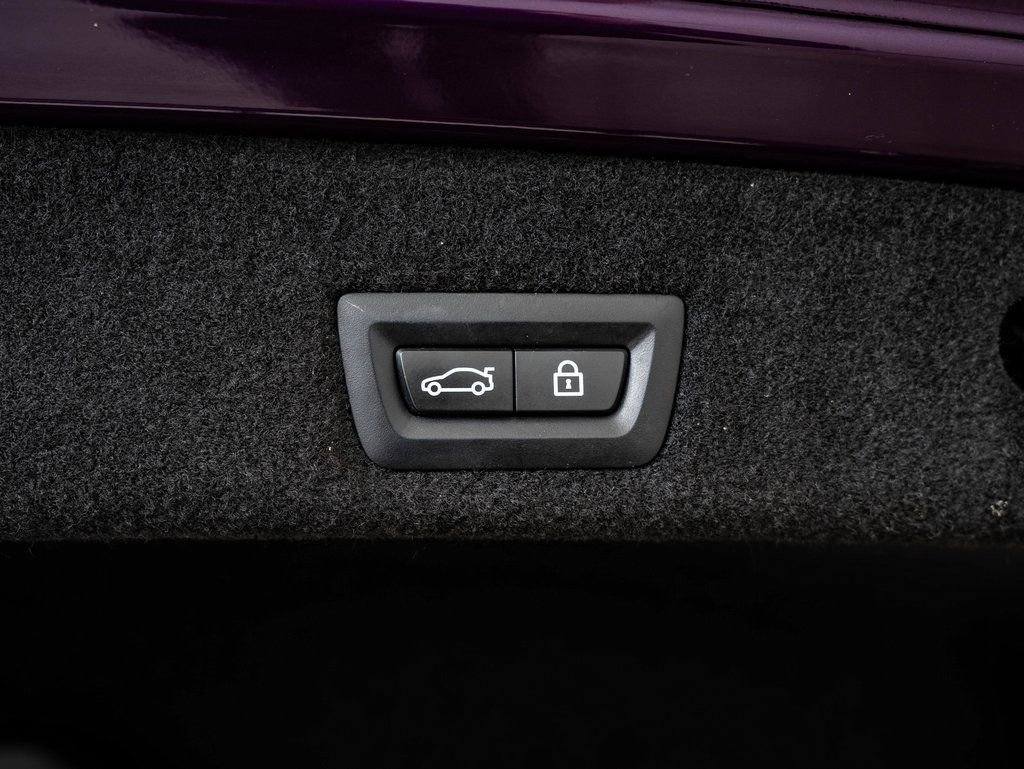 Certified 2022 BMW ALPINA B7 xDrive w/ Luxury Rear Seating Package image 24