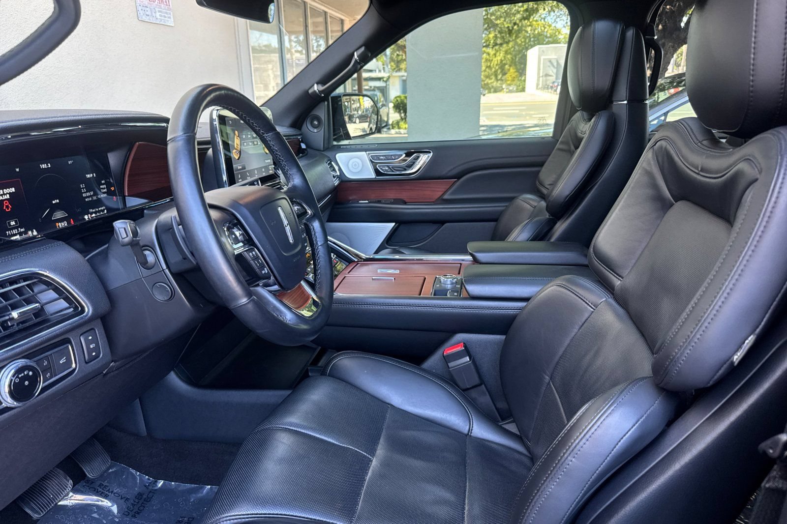 Certified 2021 Lincoln Navigator Reserve AWD/4WD image 10