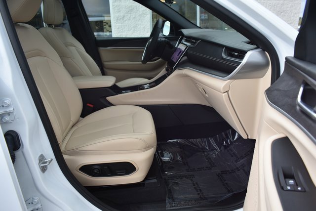 Used 2025 Jeep Grand Cherokee L Limited image 52