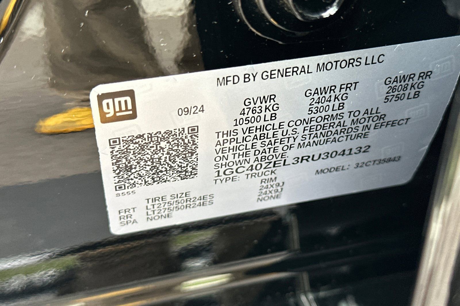 Used 2024 Chevrolet Silverado EV RST AWD/4WD image 39