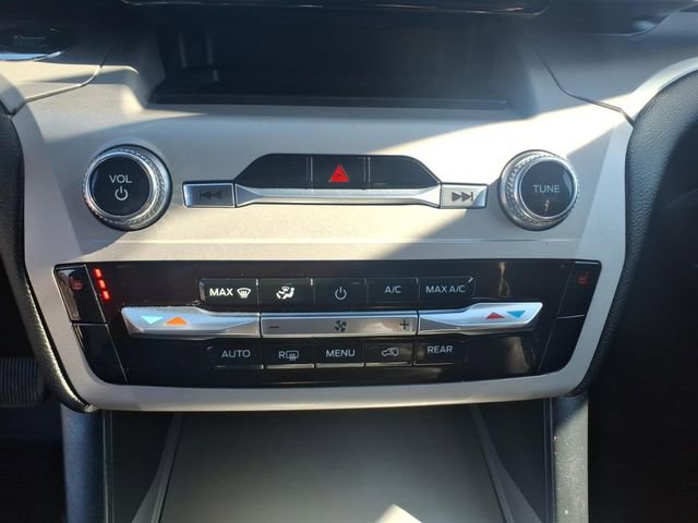 Used 2024 Ford Explorer XLT image 22