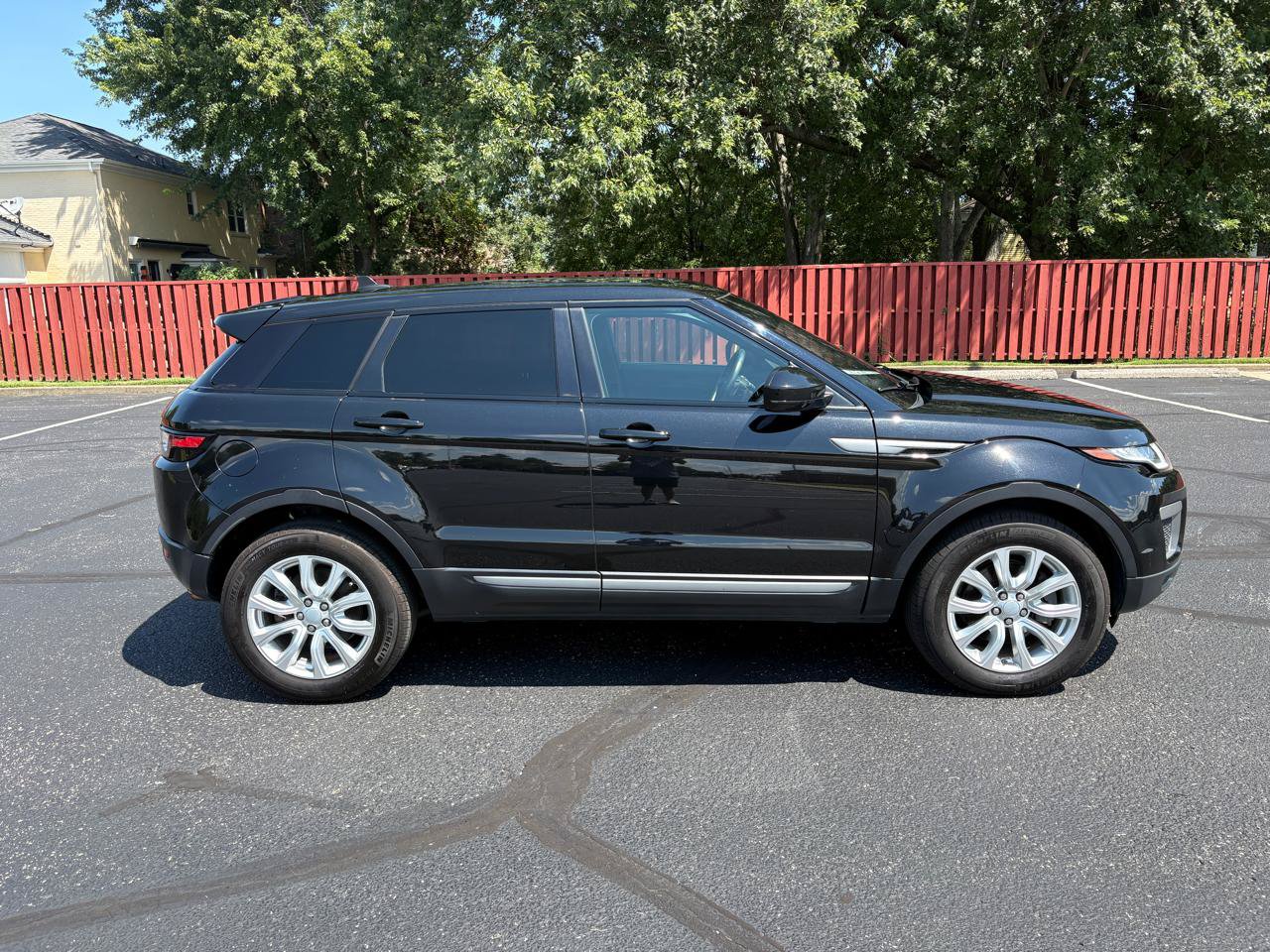 Used 2016 Land Rover Range Rover Evoque SE AWD/4WD image 2