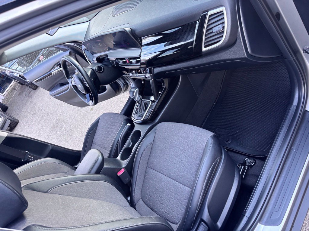 Used 2025 Kia Seltos S AWD/4WD image 22