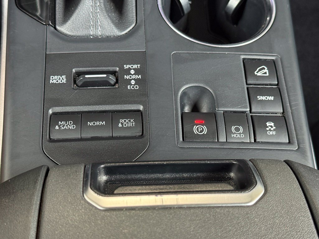 Used 2025 Toyota Highlander XLE AWD/4WD image 21