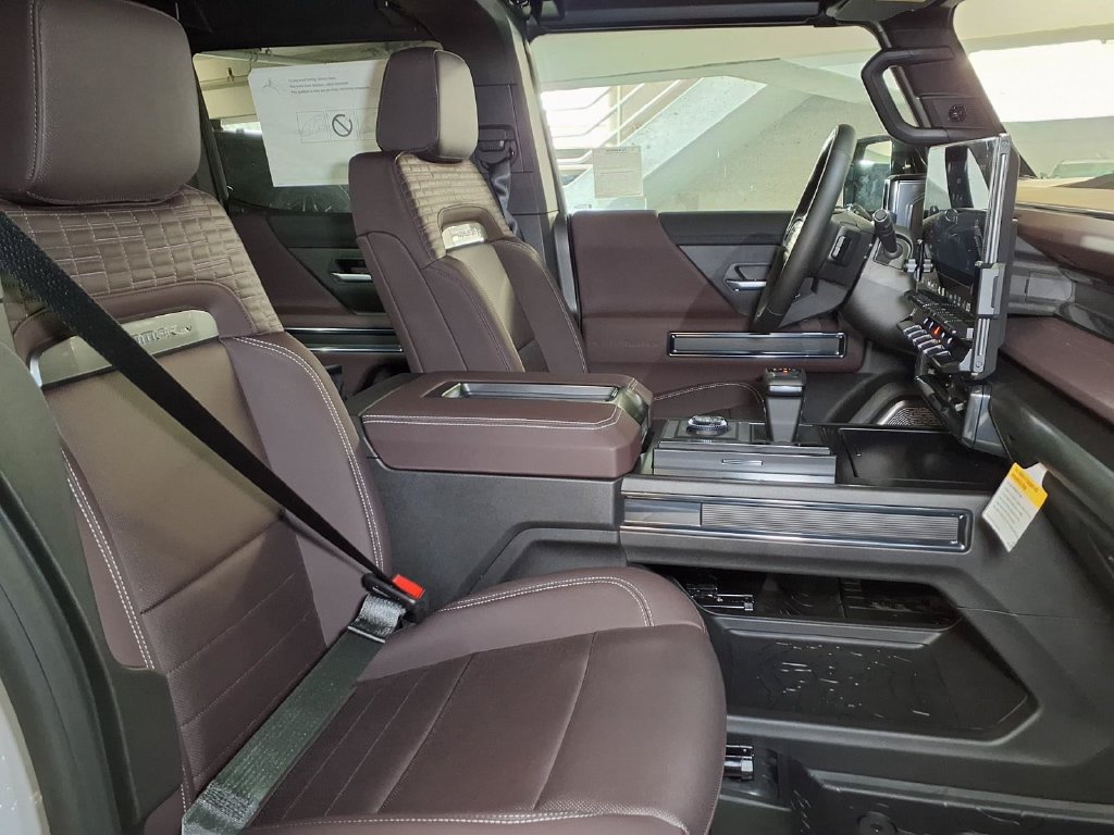 New 2026 GMC Hummer EV 4x4 Crew Cab w/ LPO, Storage Package image 5