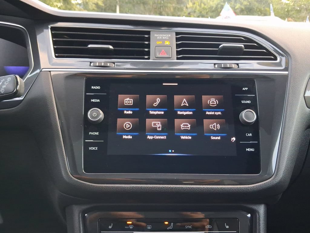 Certified 2023 Volkswagen Tiguan SE R-Line FWD image 22