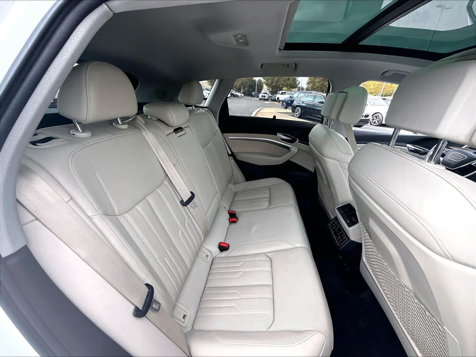 Used 2021 Audi e-tron Prestige w/ Prestige Package AWD/4WD image 27