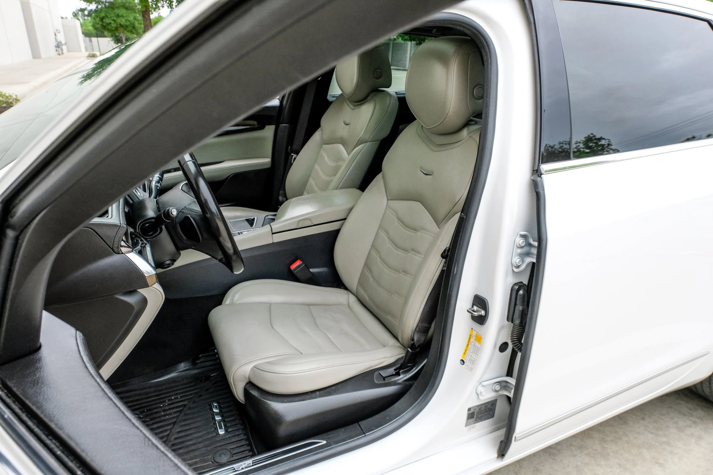 Used 2018 Cadillac CT6 Luxury w/ Active Chassis Package AWD/4WD image 39