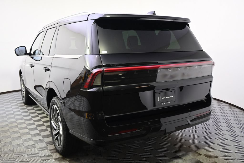 Used 2025 Lincoln Navigator Reserve AWD/4WD image 4