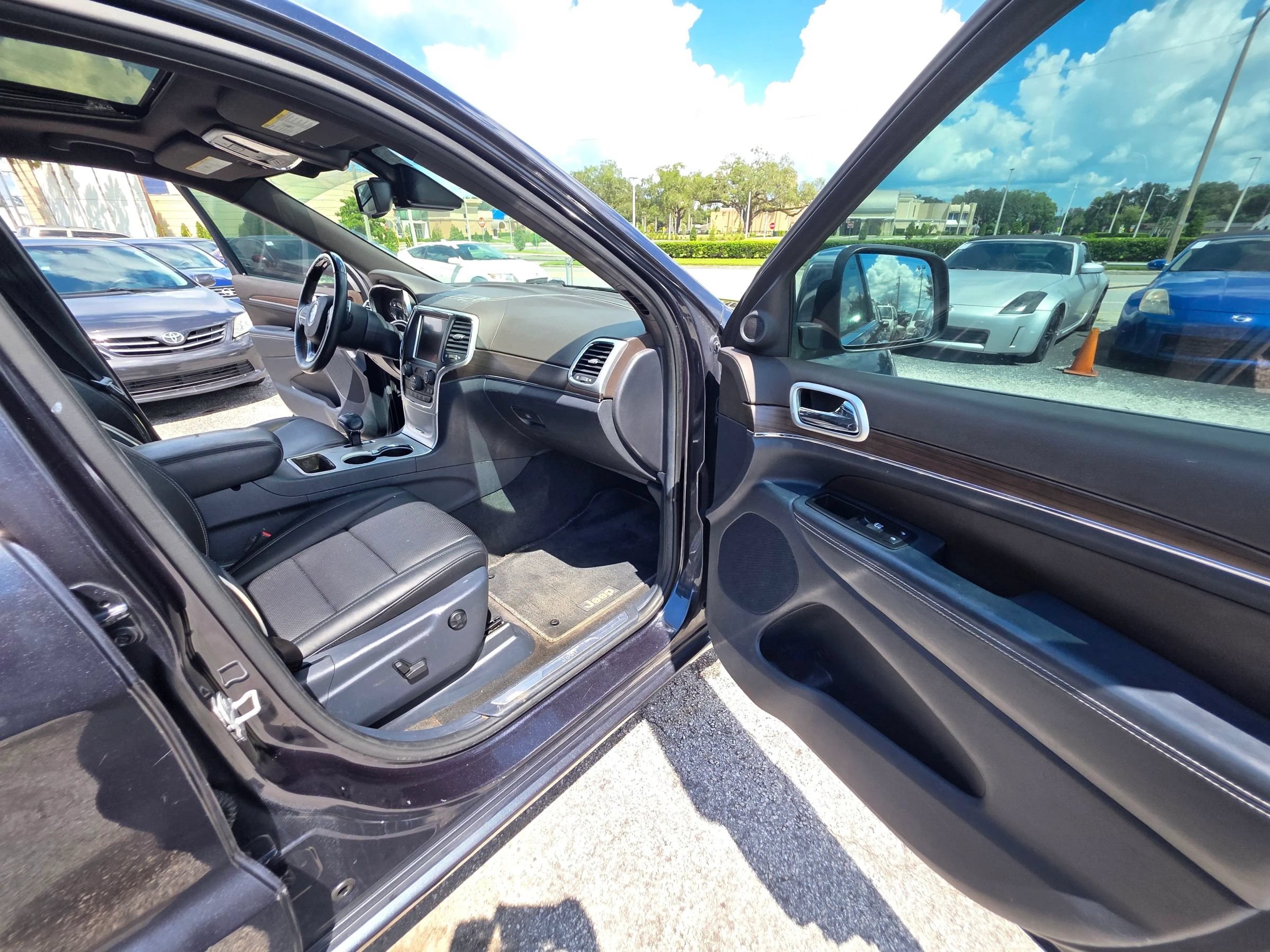 Used 2014 Jeep Grand Cherokee Overland w/ Advanced Technology Group RWD image 20