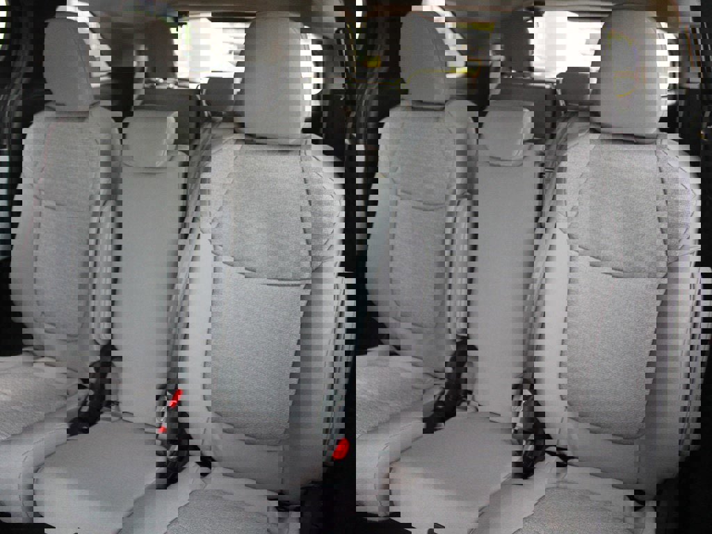 Used 2025 Toyota Sienna LE image 7