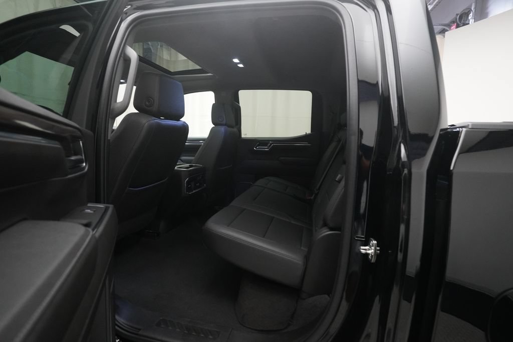 Used 2023 Chevrolet Silverado 1500 LTZ w/ LTZ Premium Package AWD/4WD image 9