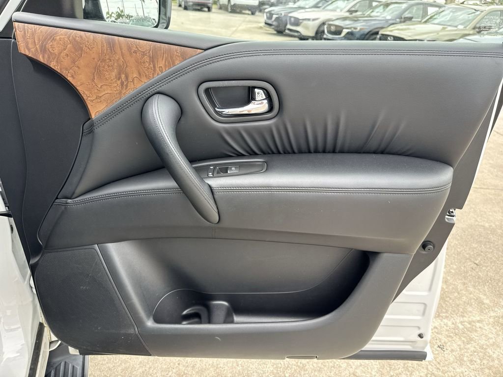 Used 2024 Nissan Armada SL w/ Captain's Chairs Package AWD/4WD image 43