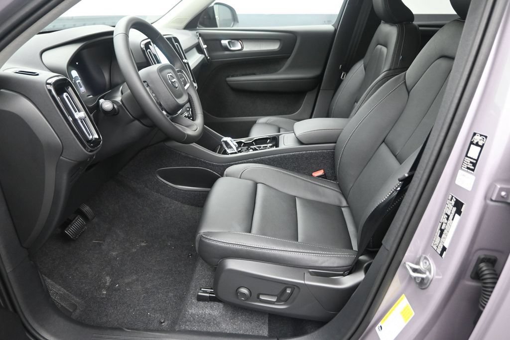 New 2026 Volvo XC40 B5 Plus w/ Protection Package Premier AWD/4WD image 11