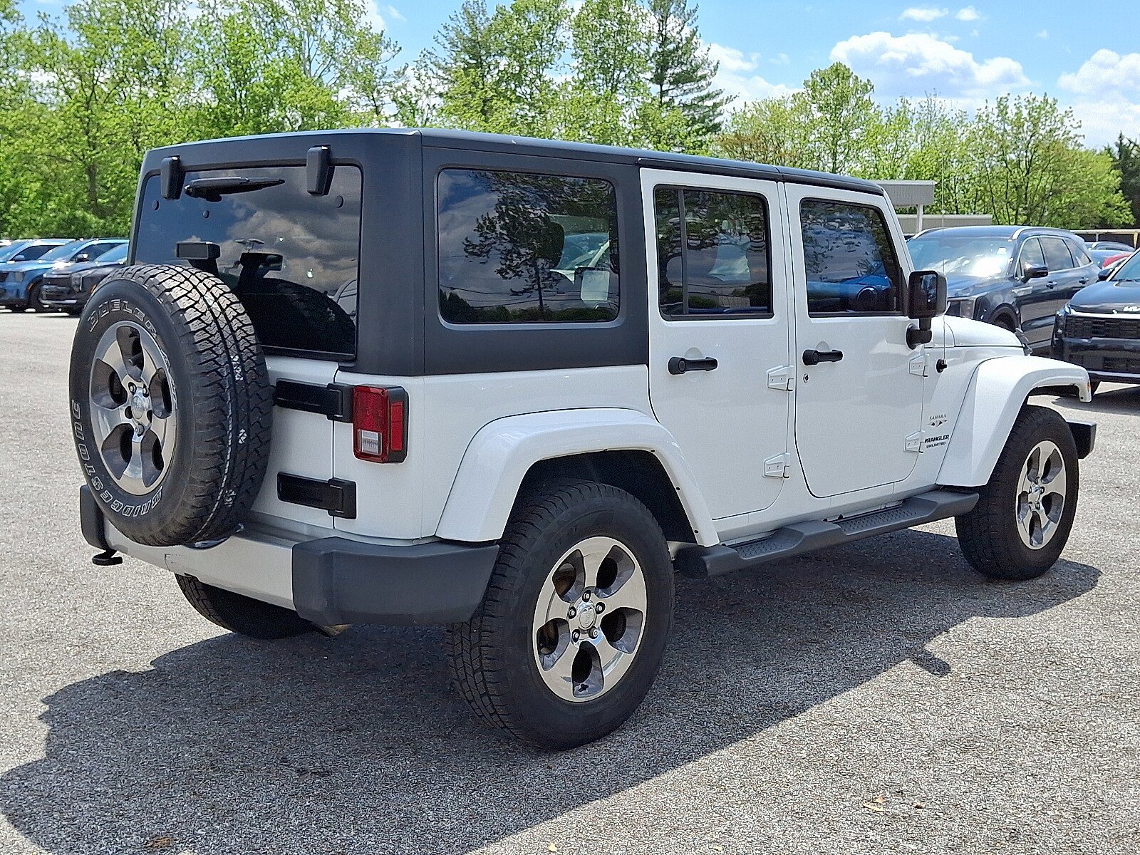 Used 2017 Jeep Wrangler Unlimited Sahara w/ Dual Top Group AWD/4WD image 5