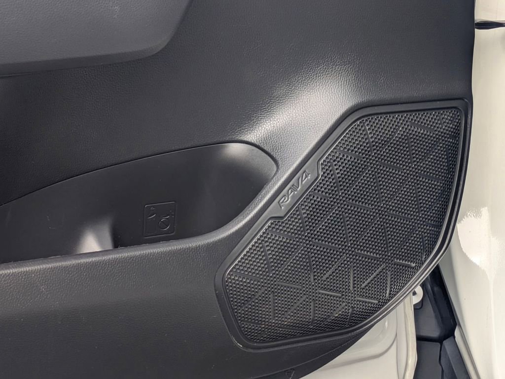 Used 2021 Toyota RAV4 XLE w/ Convenience Package image 15