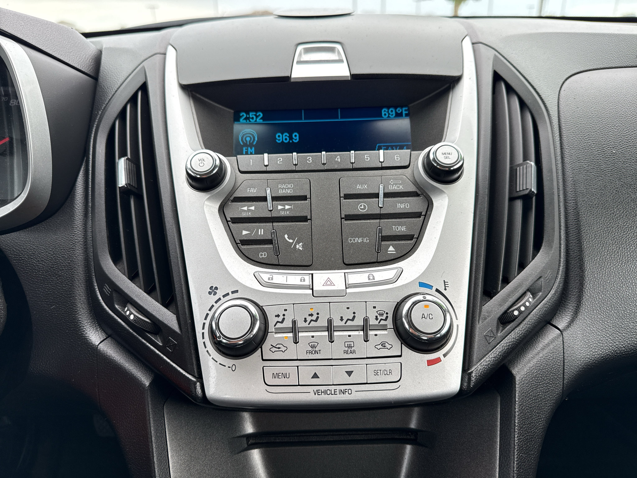 Used 2014 Chevrolet Equinox LS FWD image 17