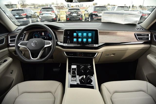 New 2026 Volkswagen Atlas SEL image 7