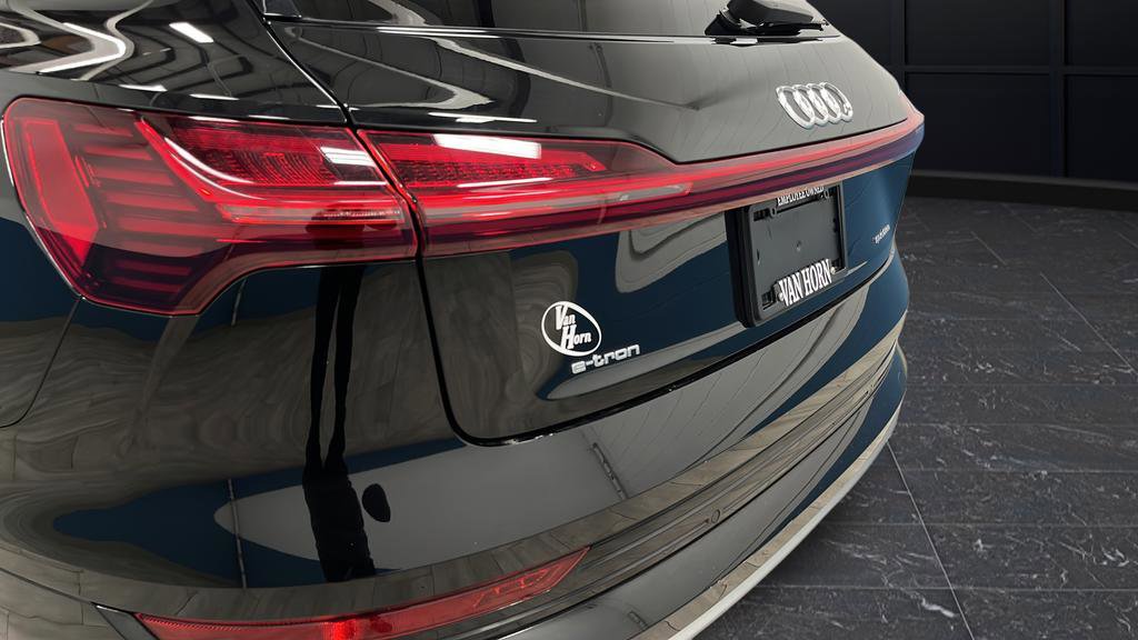 Used 2022 Audi e-tron Premium w/ Towing Package image 36