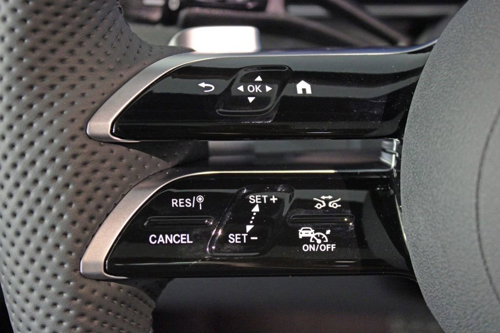 Certified 2025 Mercedes-Benz GLC 300 4MATIC image 18