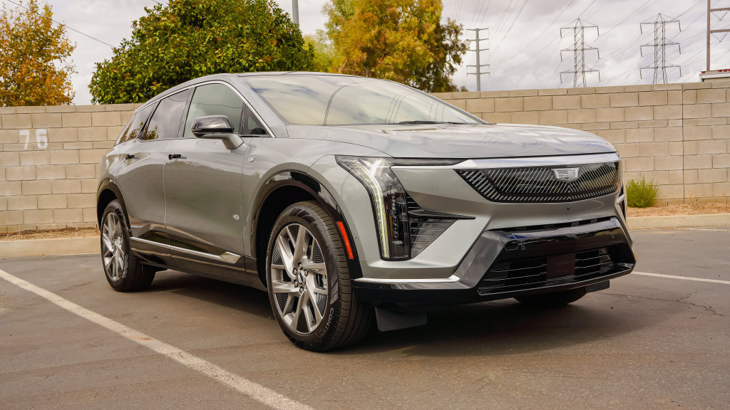 New 2027 Cadillac Optiq Luxury w/ LPO, Floor Liner Package AWD/4WD image 5