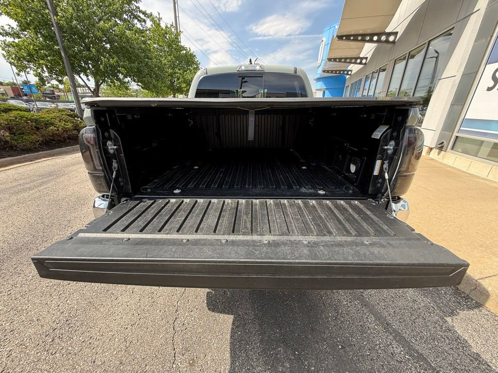Used 2022 Toyota Tacoma TRD Off-Road AWD/4WD image 31