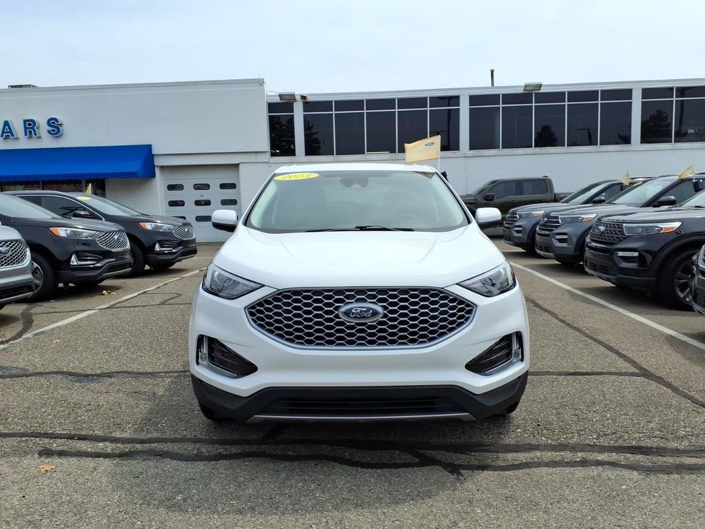Certified 2023 Ford Edge SEL w/ Convenience Package AWD/4WD image 3